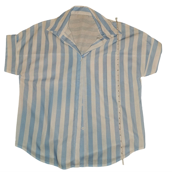 Ladies loose linen button up - Picture 2 of 4